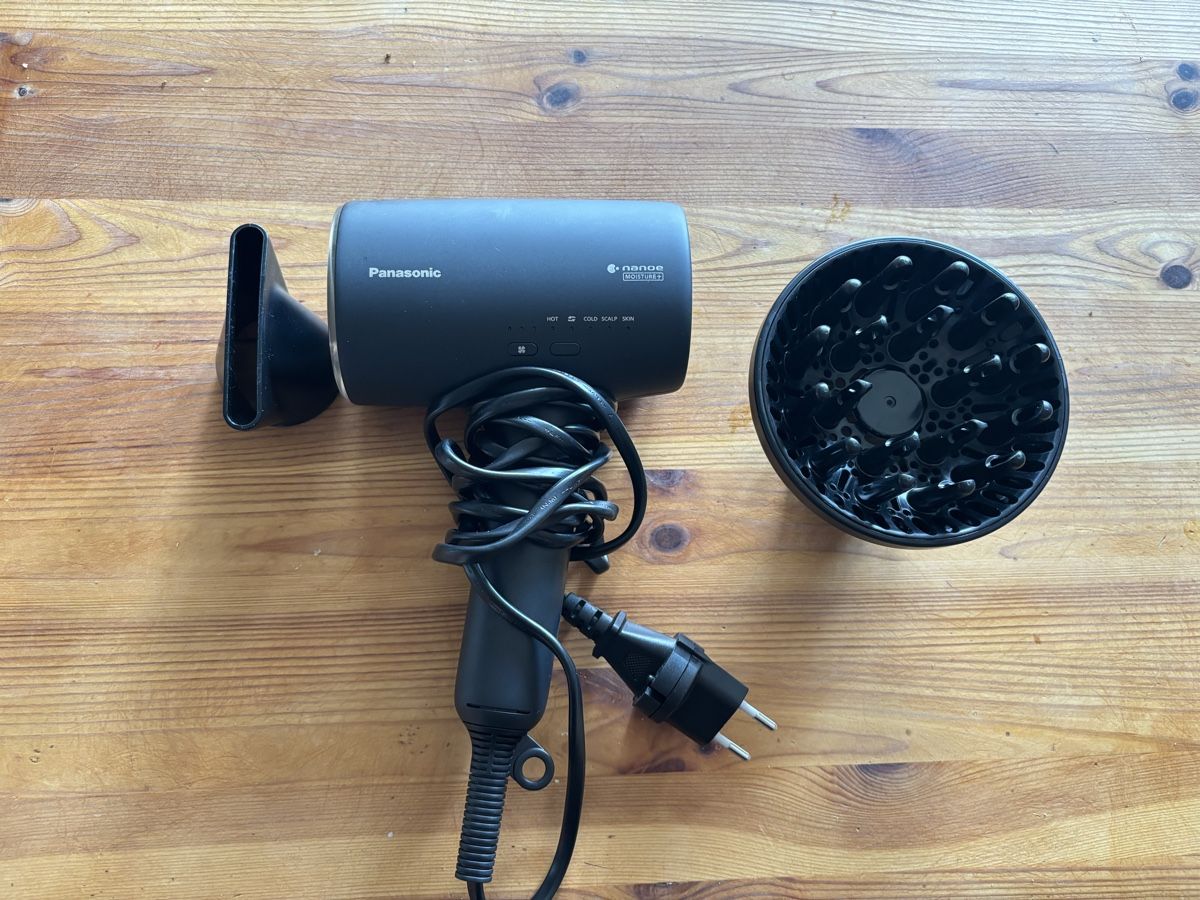 Panasonic Föhn: Sèche-cheveux Panasonic Nanoe noir avec accessoires – Neu und originalverpackt aus Veyrier von Coco2019