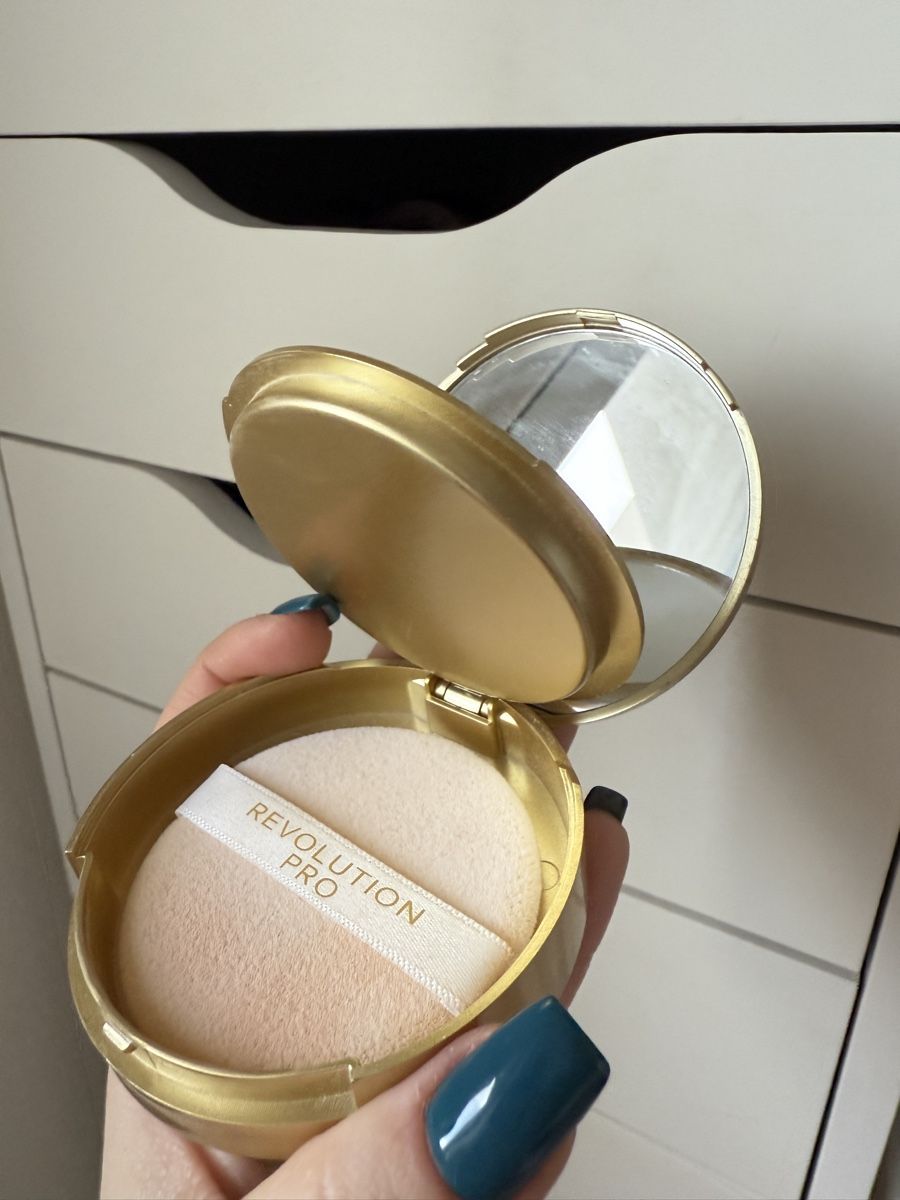 Make-up: Poudre compacte - Revolution Pro – Gebraucht aus Chavannes-près-Renens von elobrgs 2