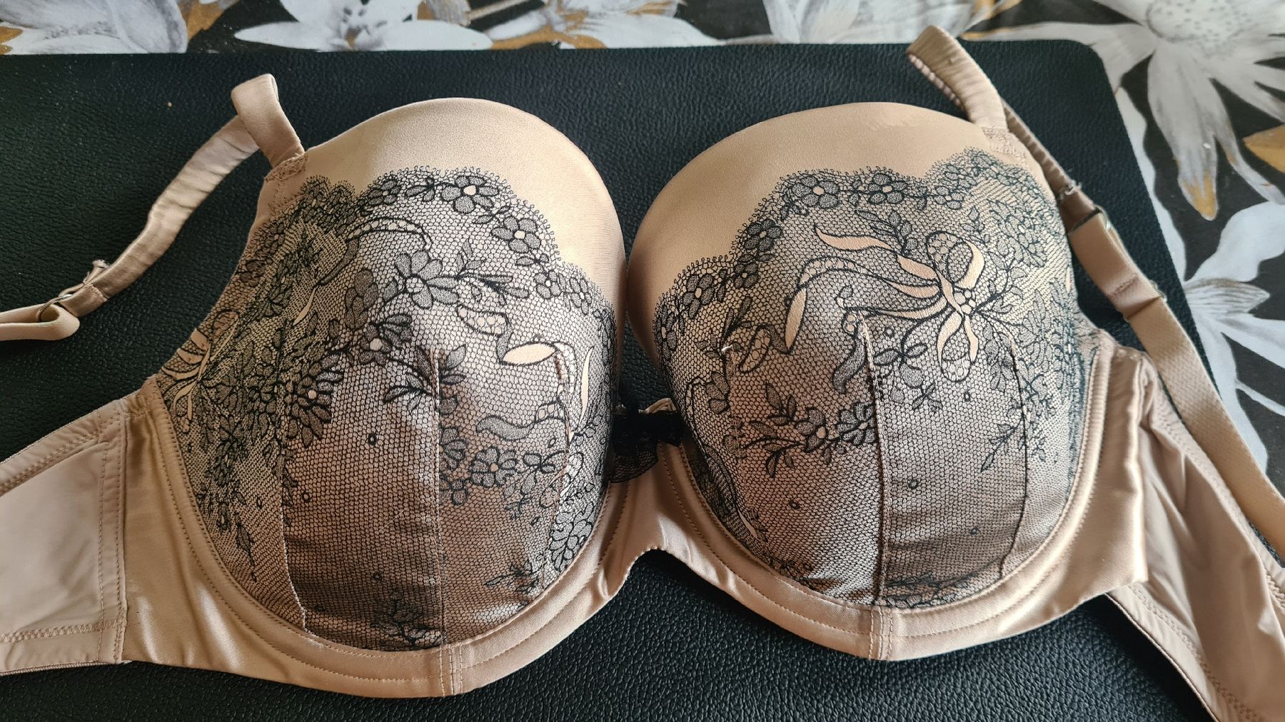 Sonstige Unterwäsche: Masquerade BH 85D beige Spitze Lingerie – Gebraucht aus Dussnang von Mak13