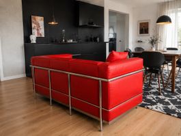 Rotes Ledersofa 3-Sitzer (le Corbusier Replica)