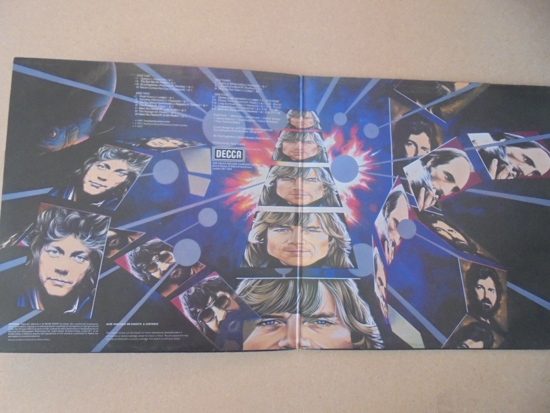 Dischi in vinile: Moody Blues " Caught Live + 5" 2 x LP UK – Usato da Crissier venduto da Promopost 2