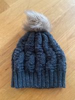 Mütze mit Bommel