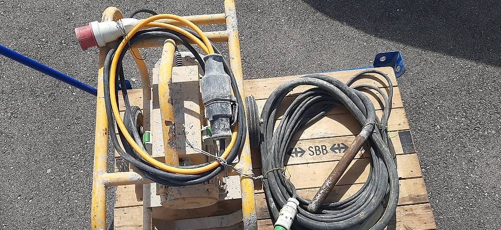 Tutte le macchine: Umformer mit Rüttelflaschen – Usato da Thayngen venduto da Eddi68 2