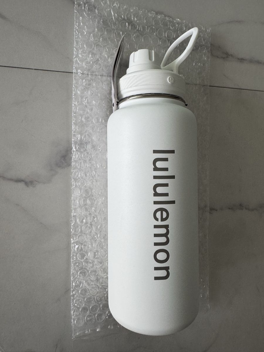 Trinkflaschen & Thermosflaschen: NEUE LULULEMON Trinkflasche weiss 950 ml – Neu und originalverpackt aus Lyss von Kindergarten2015 1
