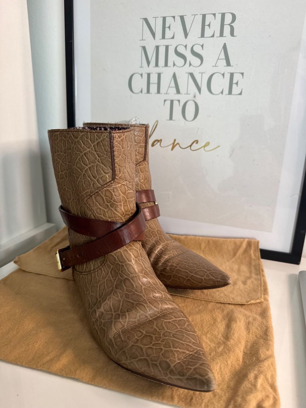 Damenschuhe: LOUIS VUITTON COWBOY boots – Gebraucht aus Les Geneveys-sur-Coffrane von LVMM 1