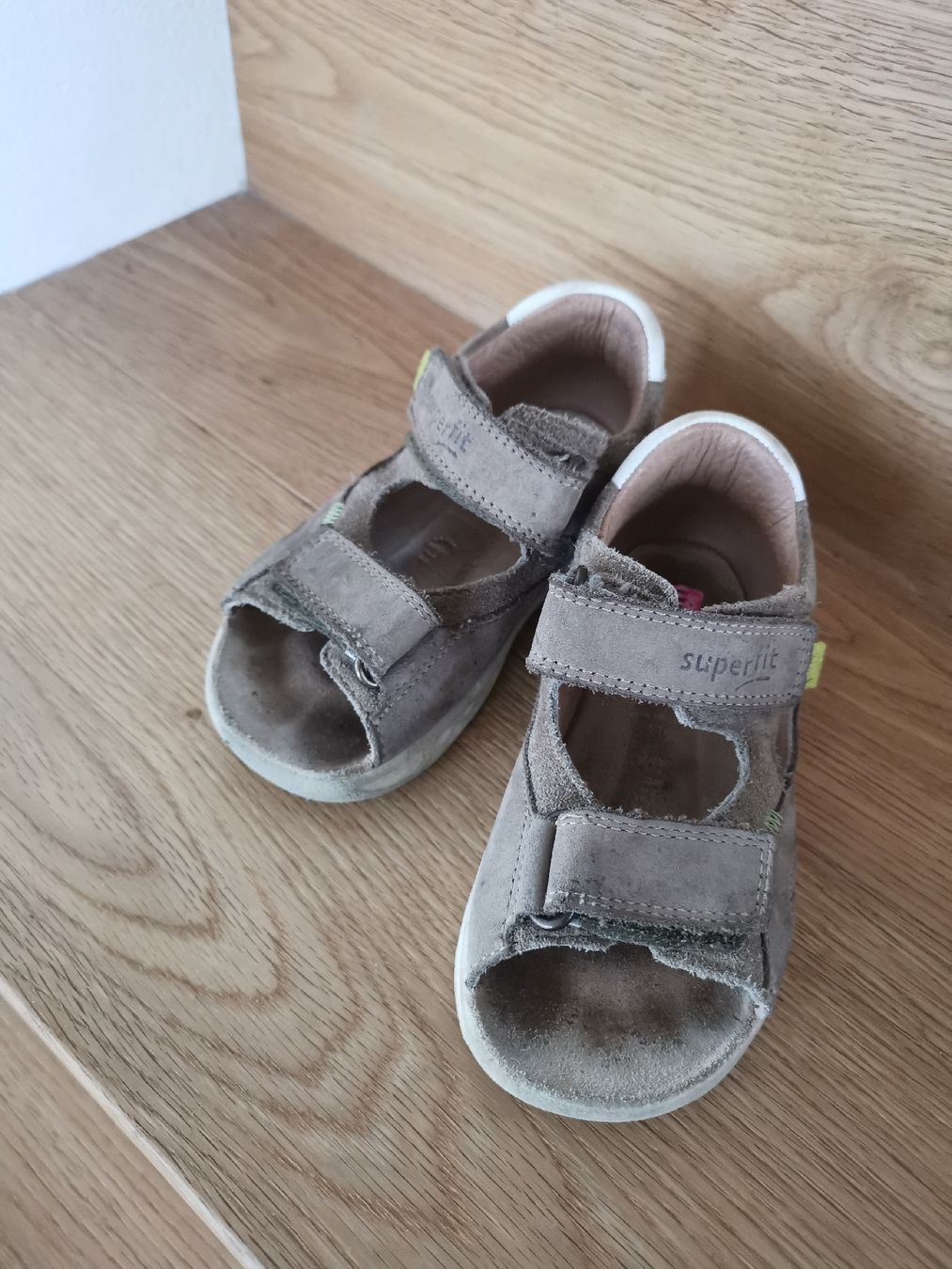 Chaussures hommes: Sandalen Superfit 24 – D'occasion à Ins par Jacy1 3
