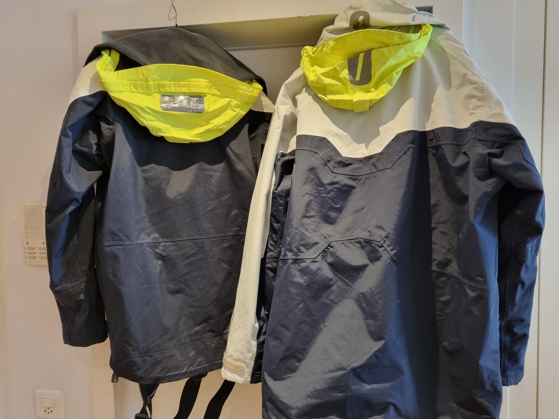Helly Hansen Kleiderpakete: 2 Sturmjacken und Hosen Helly Hansen – Gebraucht aus Birmensdorf ZH von Kander_24 1