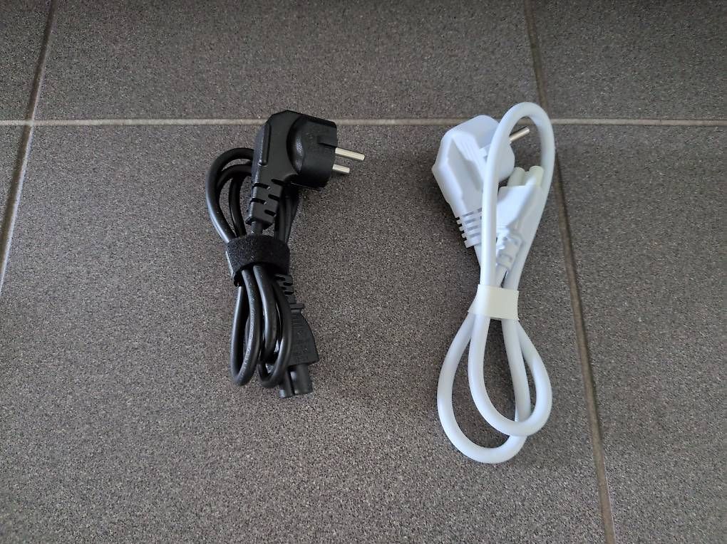 Tutti gli attrezzi: Adapter, Gerätekabel & antistatische Verpackungen – Usato da Luzern venduto da distract 2