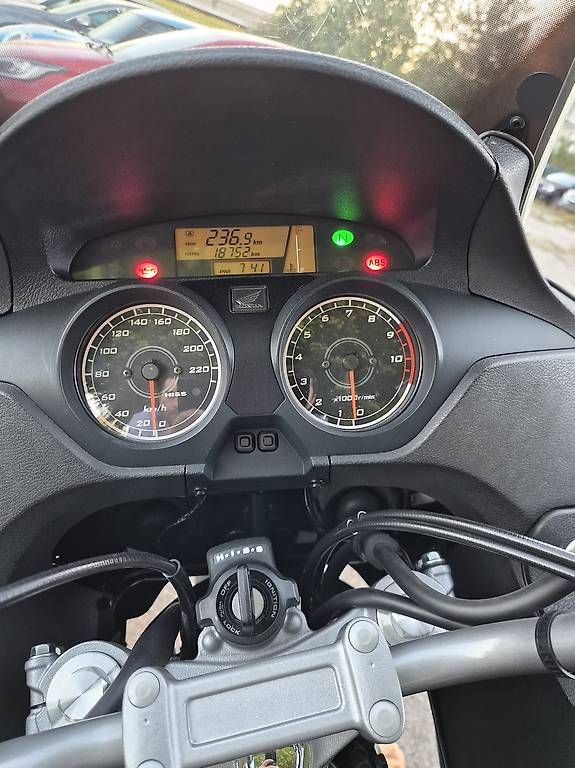 Touring: Honda Varadero ABS – Usato da Dübendorf venduto da AcA_1389 4