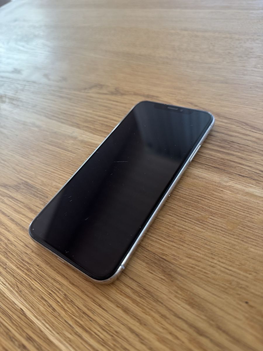 Apple Telefoni cellulari / Smartphones: iPhone X 256GB weiss – Usato da Luzern venduto da Clyde28