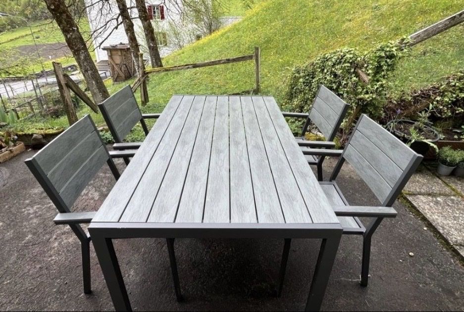 Tischset: Gartentisch mit Stühlen – Gebraucht aus Glarus von chr_s287