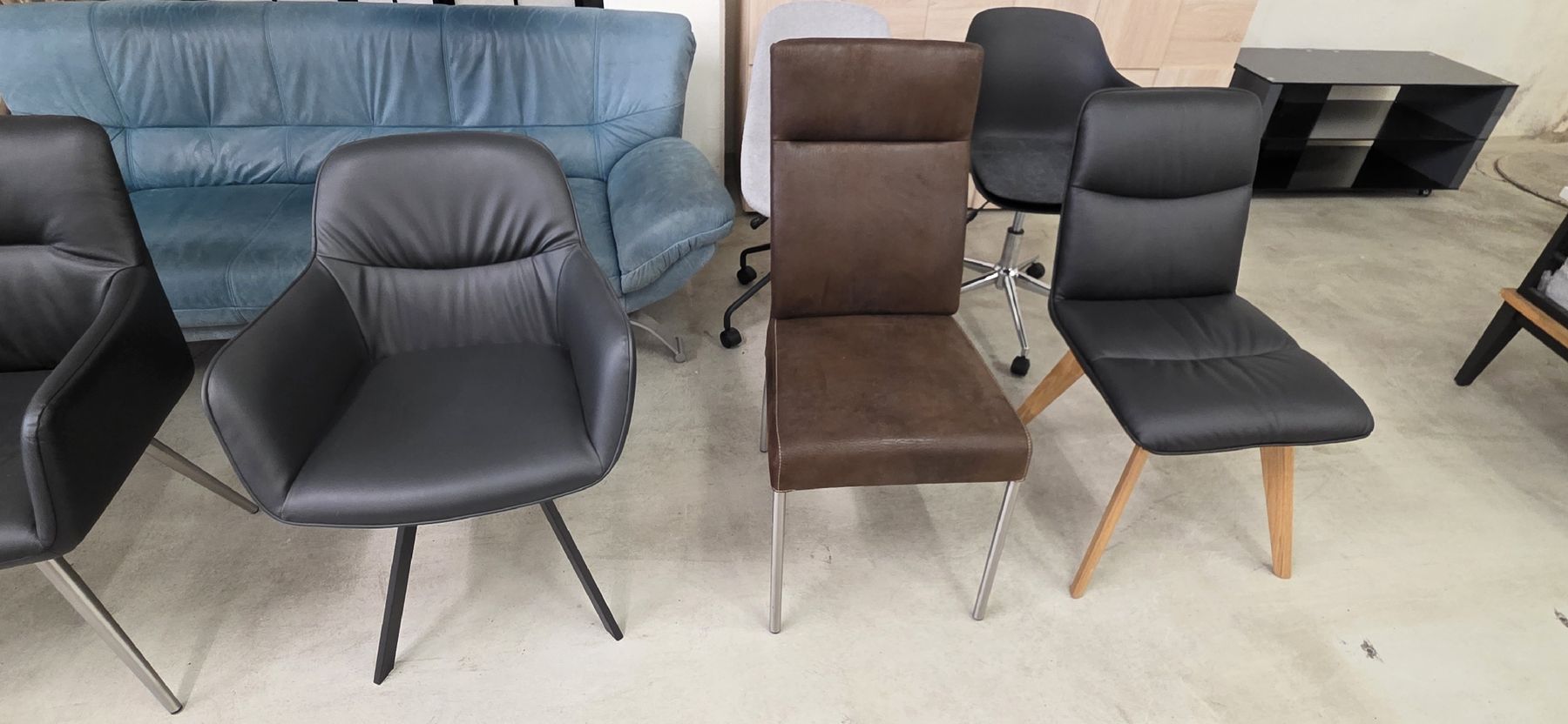 Sedie: Stuhl einzel Stück Echtem Leder Pro Stk 50chf. – Nuovo e nell'imballaggio originale da Lützelflüh-Goldb venduto da Rampenverkauf_72_ 2
