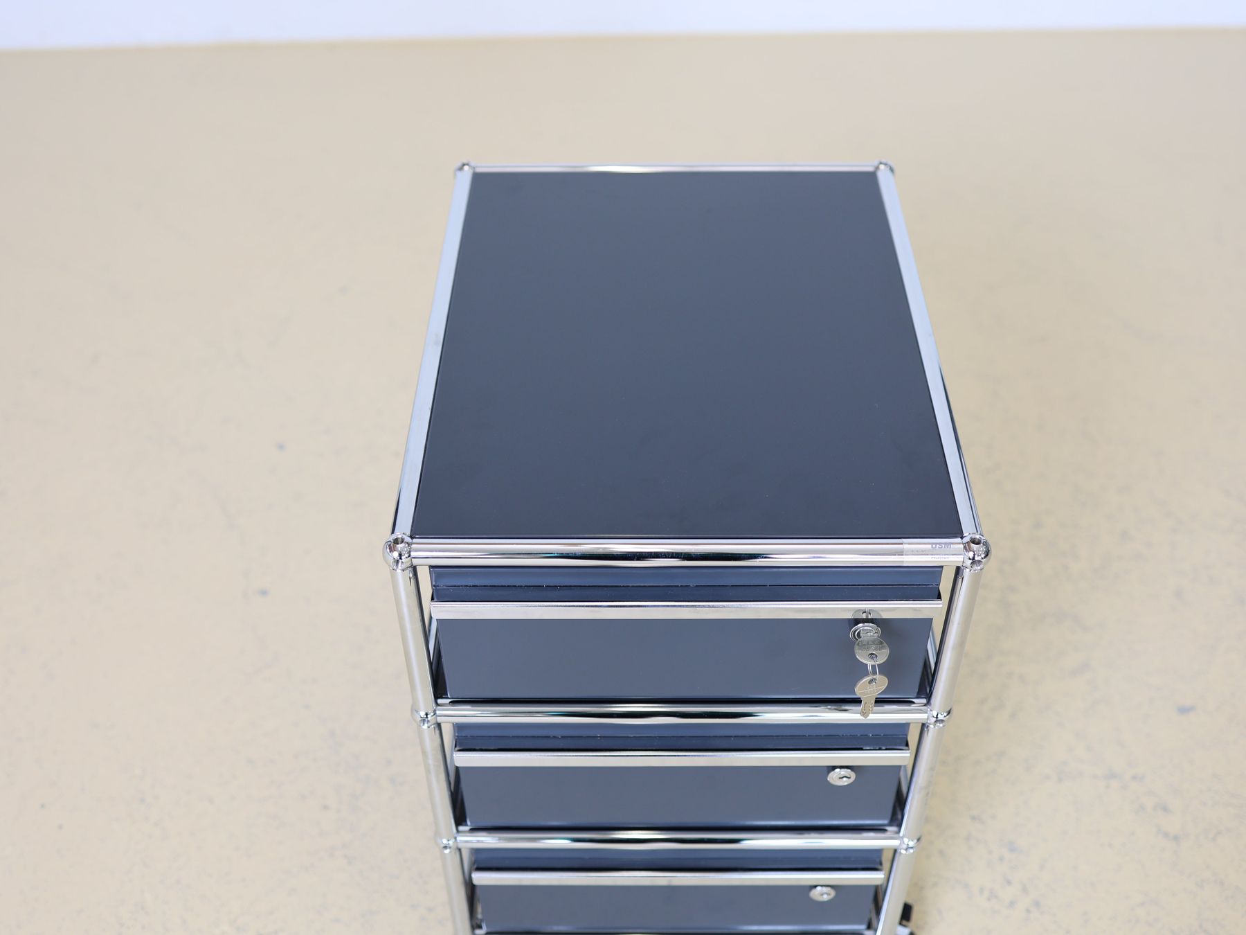 USM Banconi: USM Haller Container mit Rollen | Anthrazitgrau | Neuwertig – Usato da Meinisberg venduto da atelier_TILIJA 5