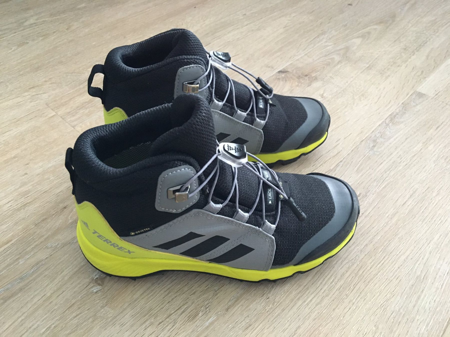 Adidas Chaussures garçon: Adidas Terrex, Grösse 32 – D'occasion à Zumikon par meter03