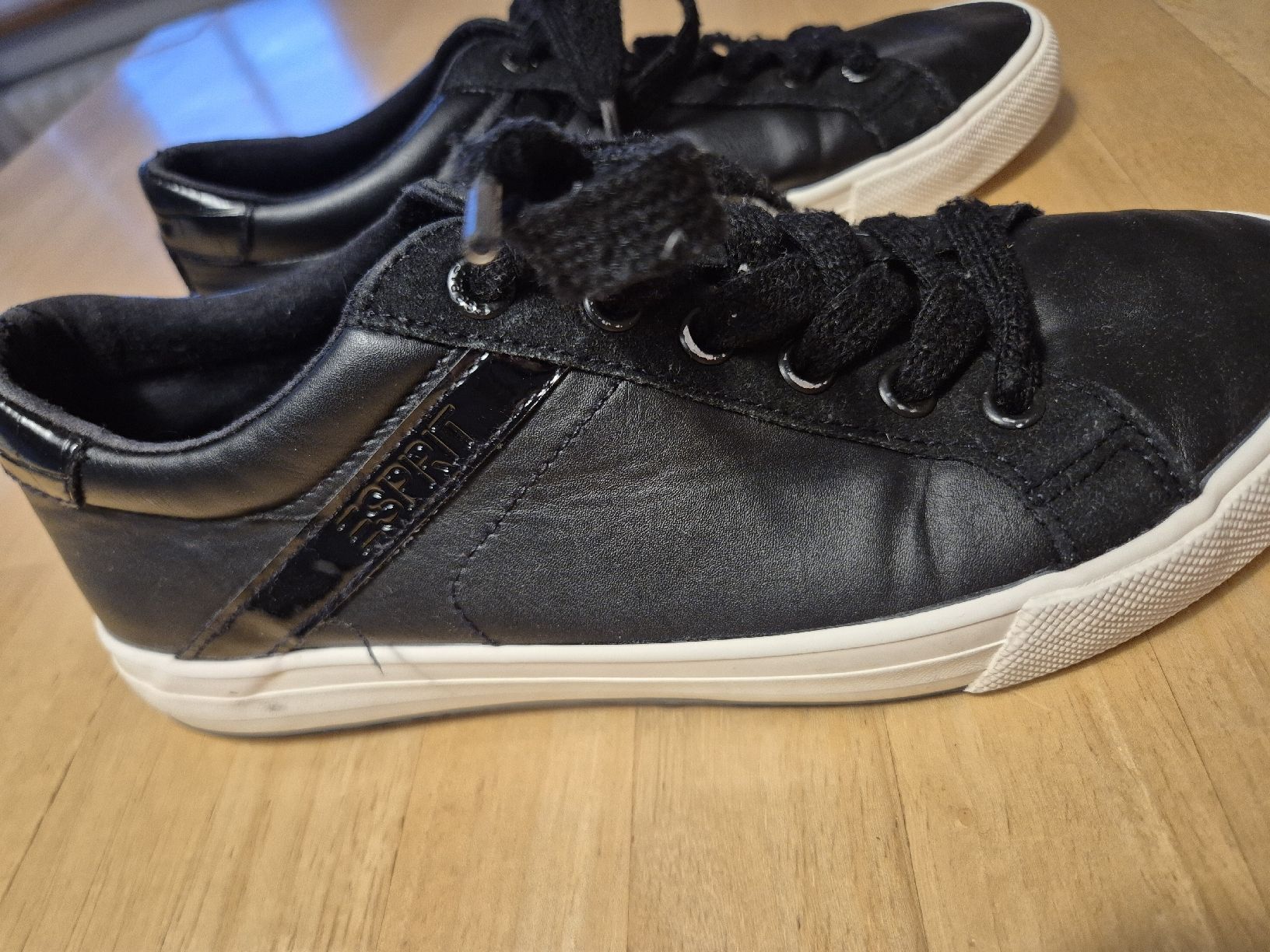 Esprit Scarpe da donna: Esprit Sneakers, Schwarz, Grösse 37 – Usato da Zürich venduto da Inanina 1