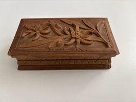 Antike Holzdose mit Edelweiss Motiv Chamonix vintage
