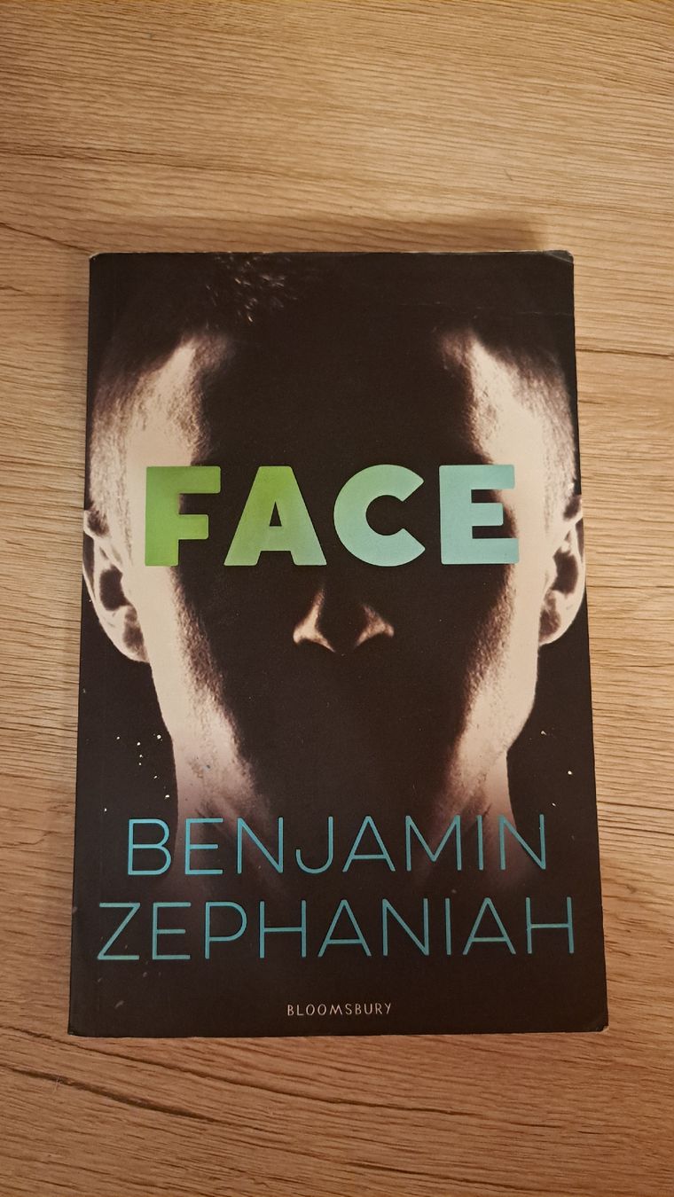 Livres: Face, Benjamin Zephaniah – D'occasion à Schaffhausen par xJuliax