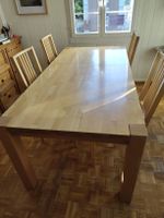Holztisch mir Stühlen 