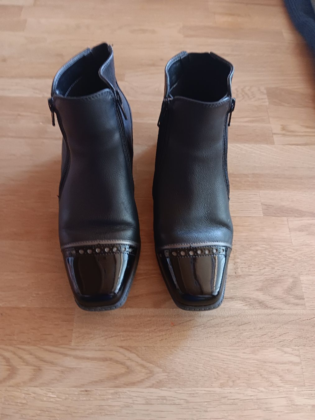 Damenschuhe: Damen stiefel aus echtem leder 37.5 – Gebraucht aus Mörel von MJoaoCosta 1
