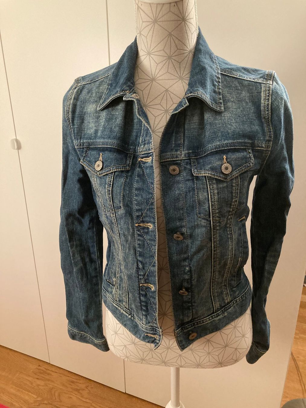 Jacken: "American Vintage" Jeansjacke S – Gebraucht aus Hombrechtikon von star8888
