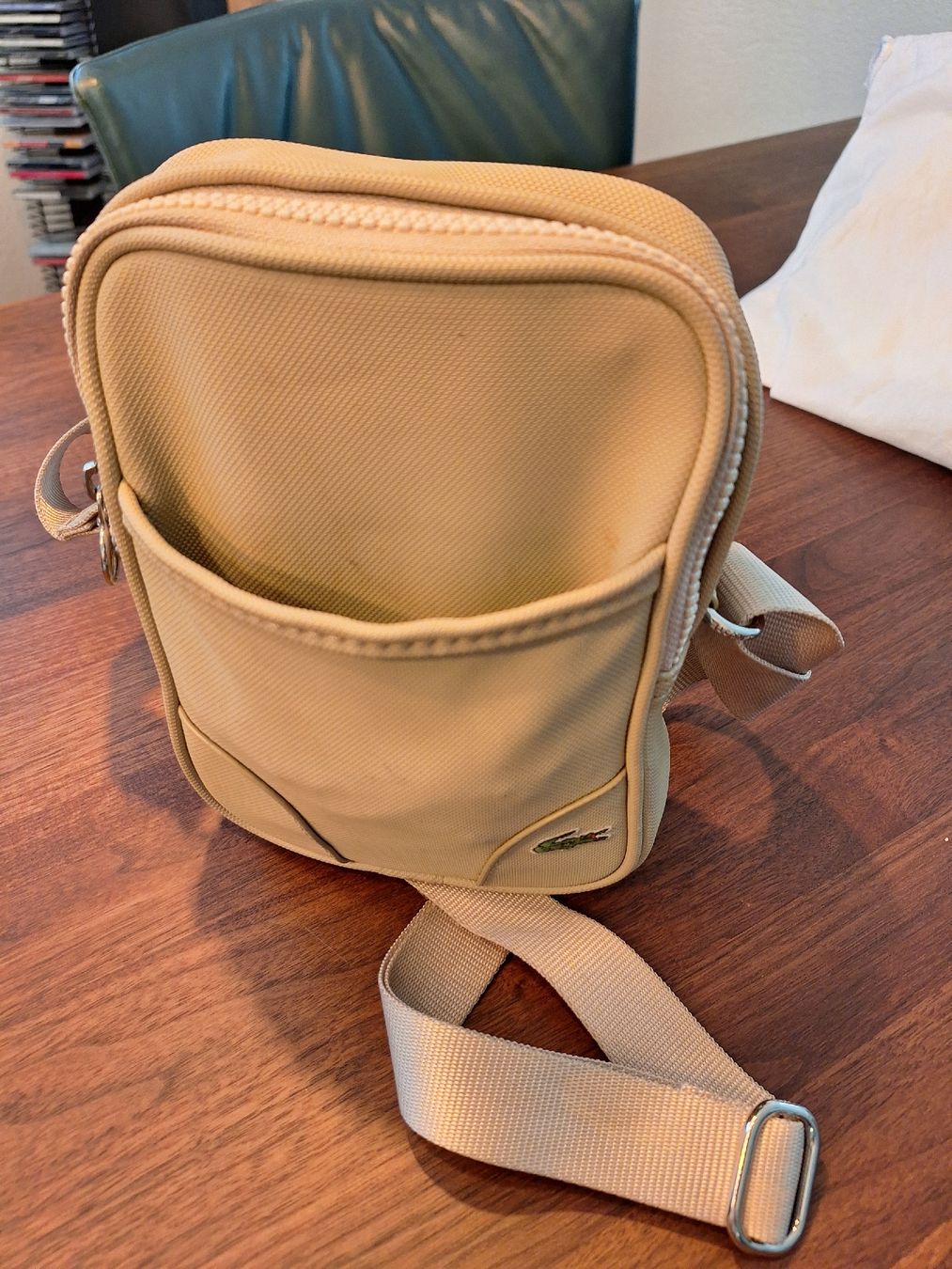 Lacoste Taschen: Umhängetasche Lacoste Canvas Beige Klein  – Gebraucht aus Spiez von Tanja_Strohmeier026 1