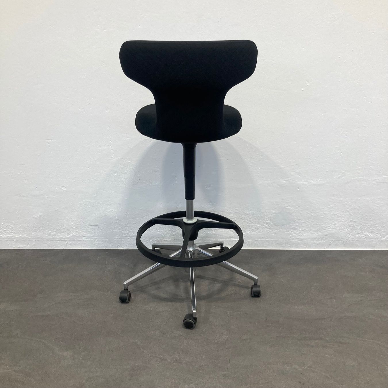 Rollstühle: Vitra Pivot High Stool – Gebraucht aus Schönenwerd von mcofficeshop 4