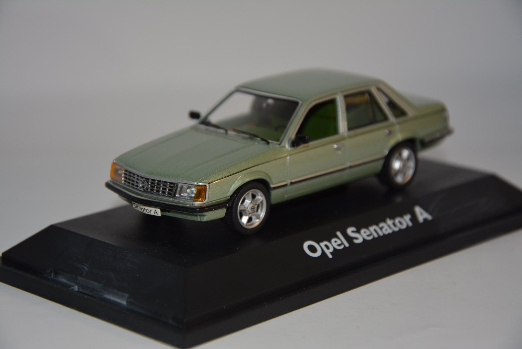 Opel Modellautos: Opel Senator A , opalgrün , Schuco , 1:43 – Neu und originalverpackt aus Goldach von Feivel9 2