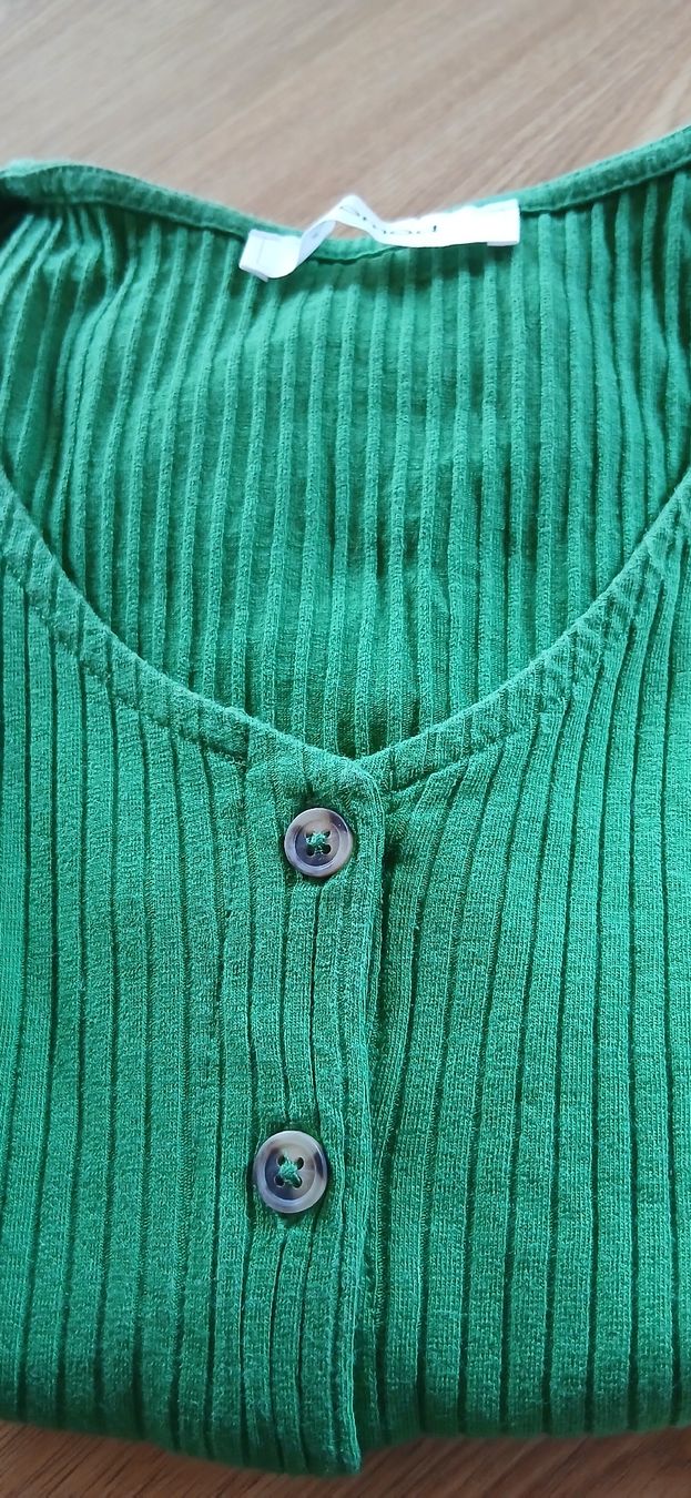 T-shirt: t-shirt,top,haut – Usato da Montcherand venduto da petiteoune75 4