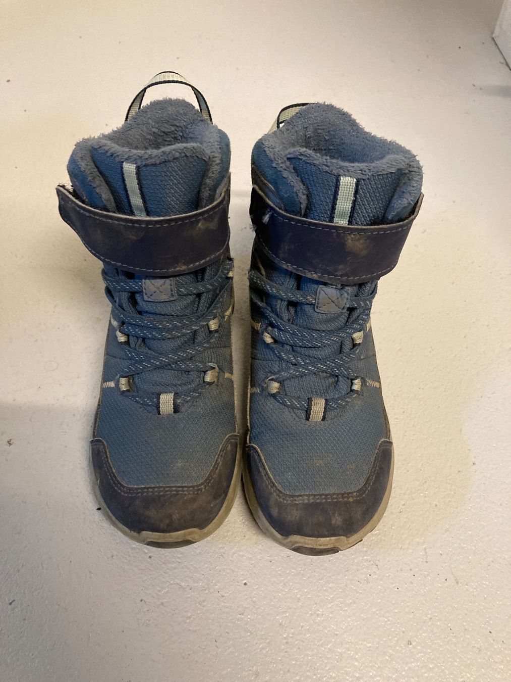 Decathlon Schuhe für Jungen: Warme Quechua Schneestiefel, Gr. 31 – Gebraucht aus Basel von Ullminator