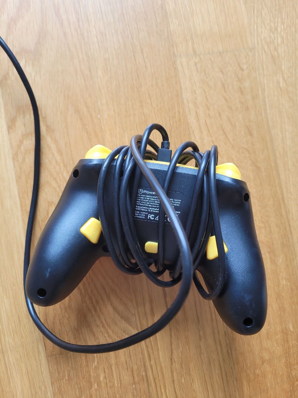 Nintendo Controller: Nintendo Switch Pikachu Controller – Nuovo (secondo la descrizione) da Basel venduto da Flurmli 1