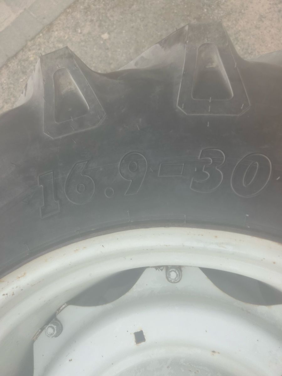 Pneumatici & Ruote complete: Ford Traktor Räder 16.9 - 30 – Usato da Kienberg venduto da tim_qfp2