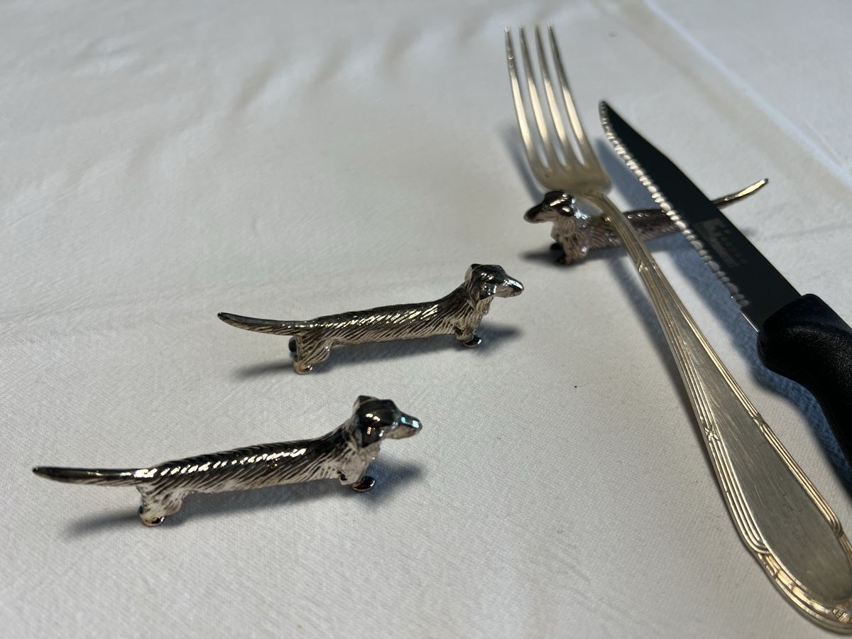 Statuette: Dackel Messerhalter, Silberlook, 3er Set, Tischdeko – Usato da Perlen venduto da Chregle1