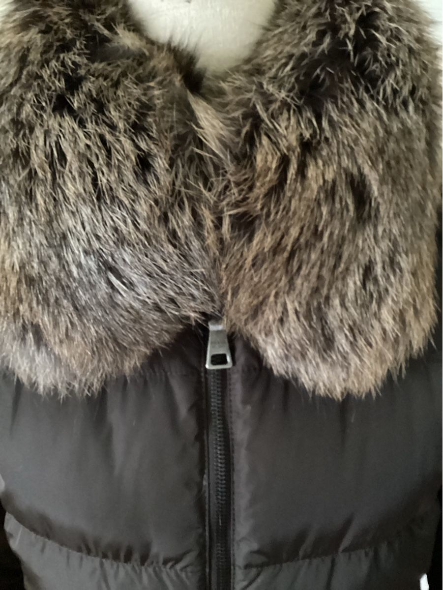 Prada Jacken: Prada, Damendaunenjacke, Gr. 46 it. – Neu (gemäss Beschreibung) aus Salenstein von Esprit57 1