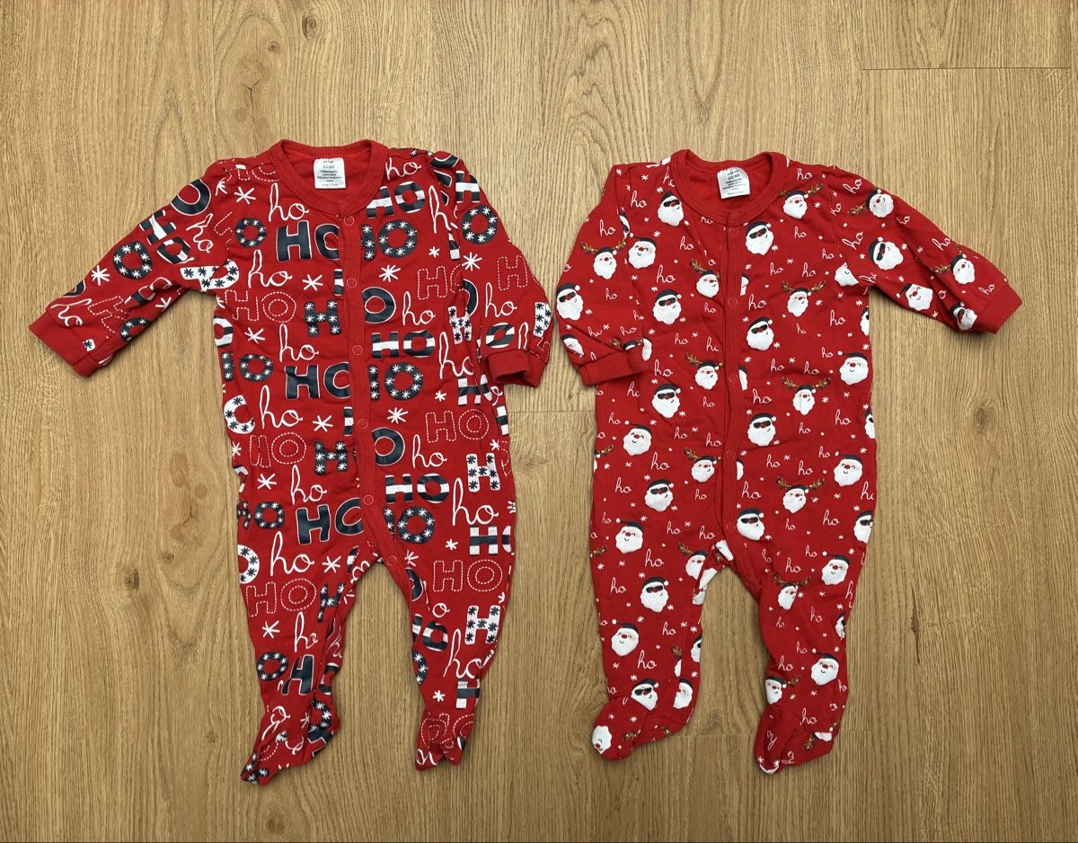 Pyjamas & Ähnliches: Weihnachtspyjama / Strampler Grösse 62/68 – Gebraucht aus Witterswil von Livee