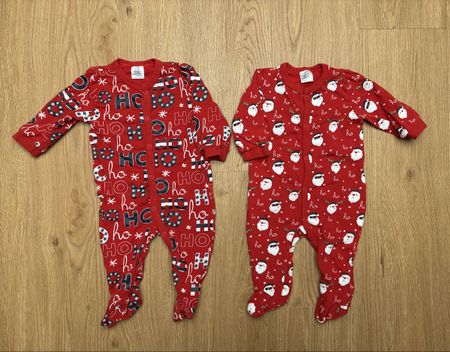 Weihnachtspyjama / Strampler Grösse 62/68