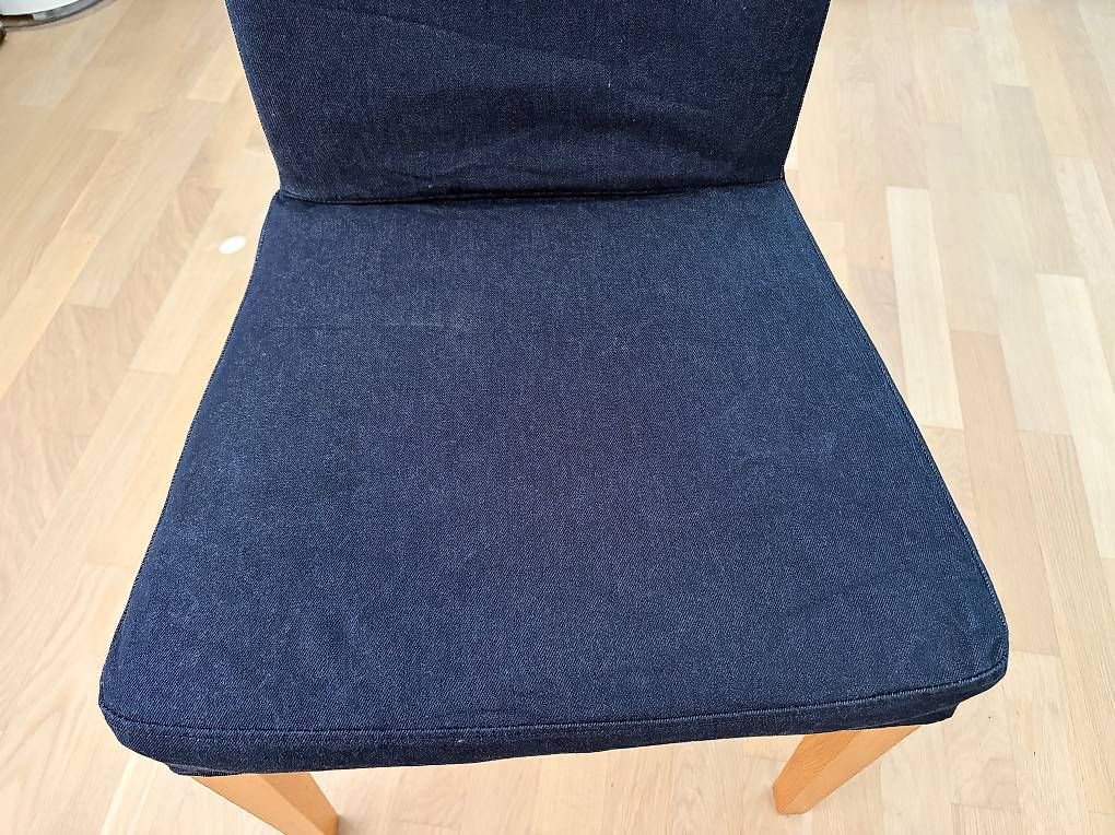 Ikea Chaises: 2 chaises IKEA HENRIKSDAL bleu foncé – D'occasion à Le Grand-Saconnex par yna_t968 1