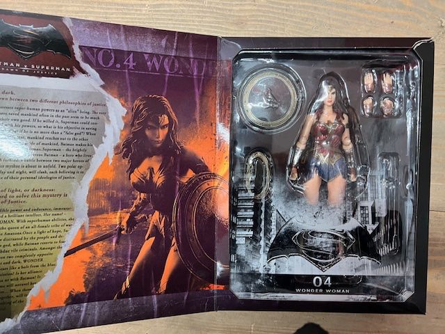 Figuren: Play Arts Kai Wonder Woman – Neu und originalverpackt aus Vuadens von Chouchoujapan 1