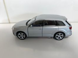 Welly Audi Q7 silber L =  11 -11,5 cm 417
