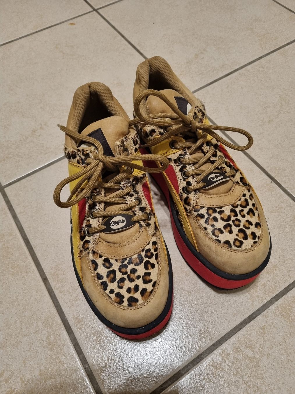 Buffalo Scarpe da donna: Buffalo Plateau Sneaker, Gr. 40, Neuwertig – Nuovo (secondo la descrizione) da Stans venduto da laslabambala 1