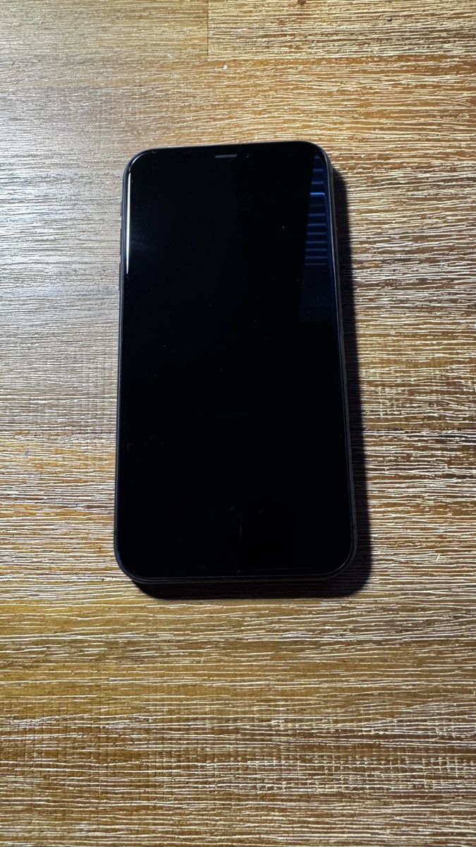 Apple Telefoni cellulari / Smartphones: iPhone 11 noir avec accessoires, bon état – Usato da Granges-de-Vesin venduto da Dricce36001 1
