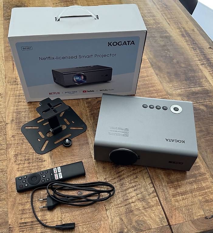Vidéoprojecteurs: Kogata 4K Beamer inklusive Beamer Standbein – D'occasion à Baden par laurent2025