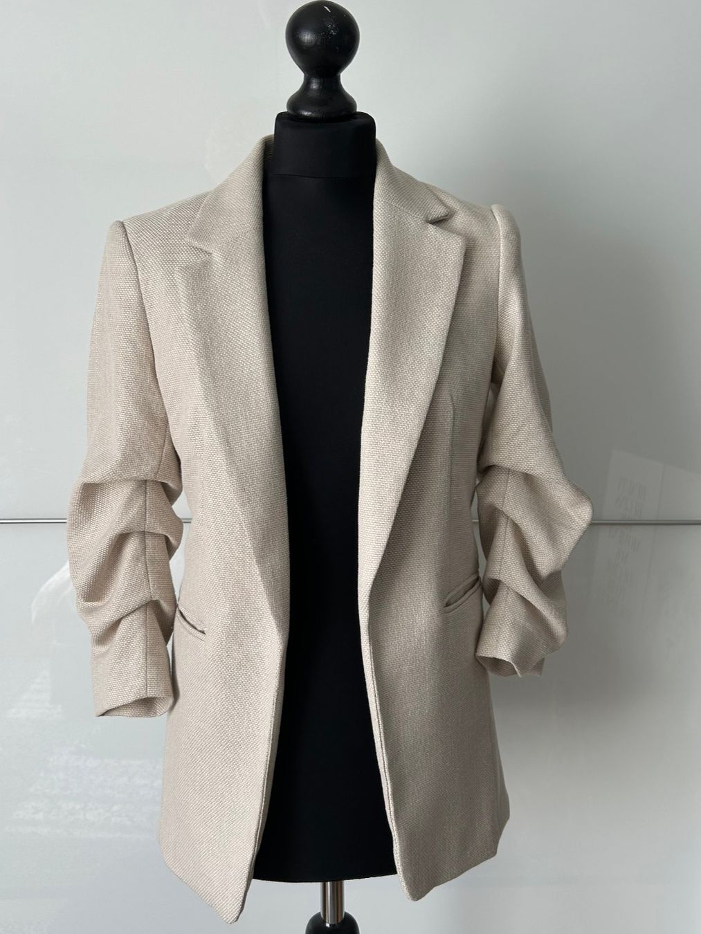 H&M Jacken: Blazer mit gerafften Ärmeln – Gebraucht aus Riedholz von rebeccas