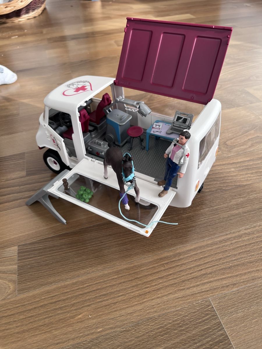 Schleich Spielzeuge: Schleich Mobile Tierärztin – Gebraucht aus Lüchingen von Audi129 2