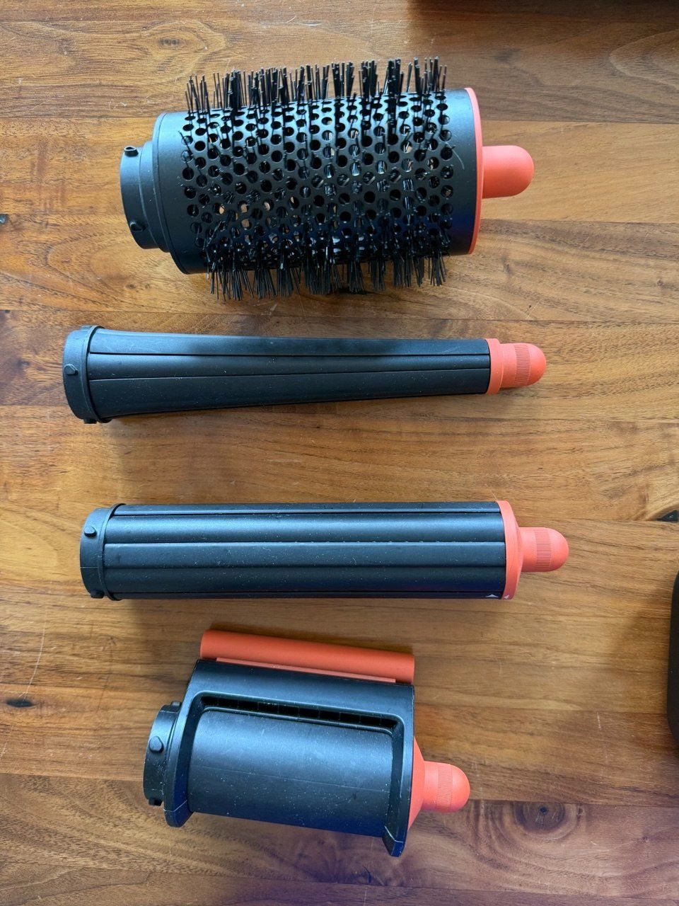 Dyson Asciugacapelli: Dyson Airwrap i.d. Straight+Wavy Bluetooth – Usato da Zürich venduto da futurmutur 3