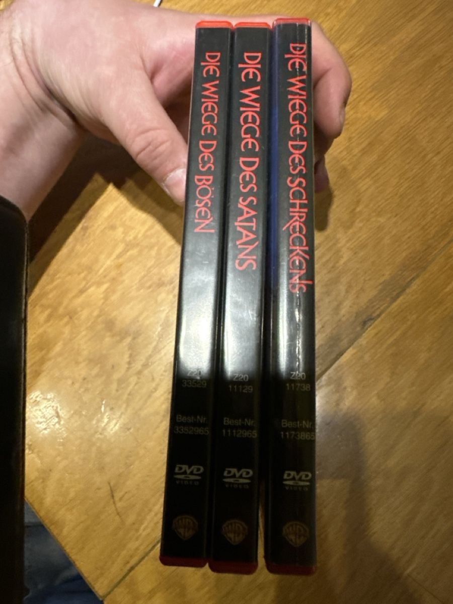 Tutti i DVDs: Die Wiege des Bösen, Satans, Schreckens Trilogie – Usato da Benken ZH venduto da Audi-erich 2