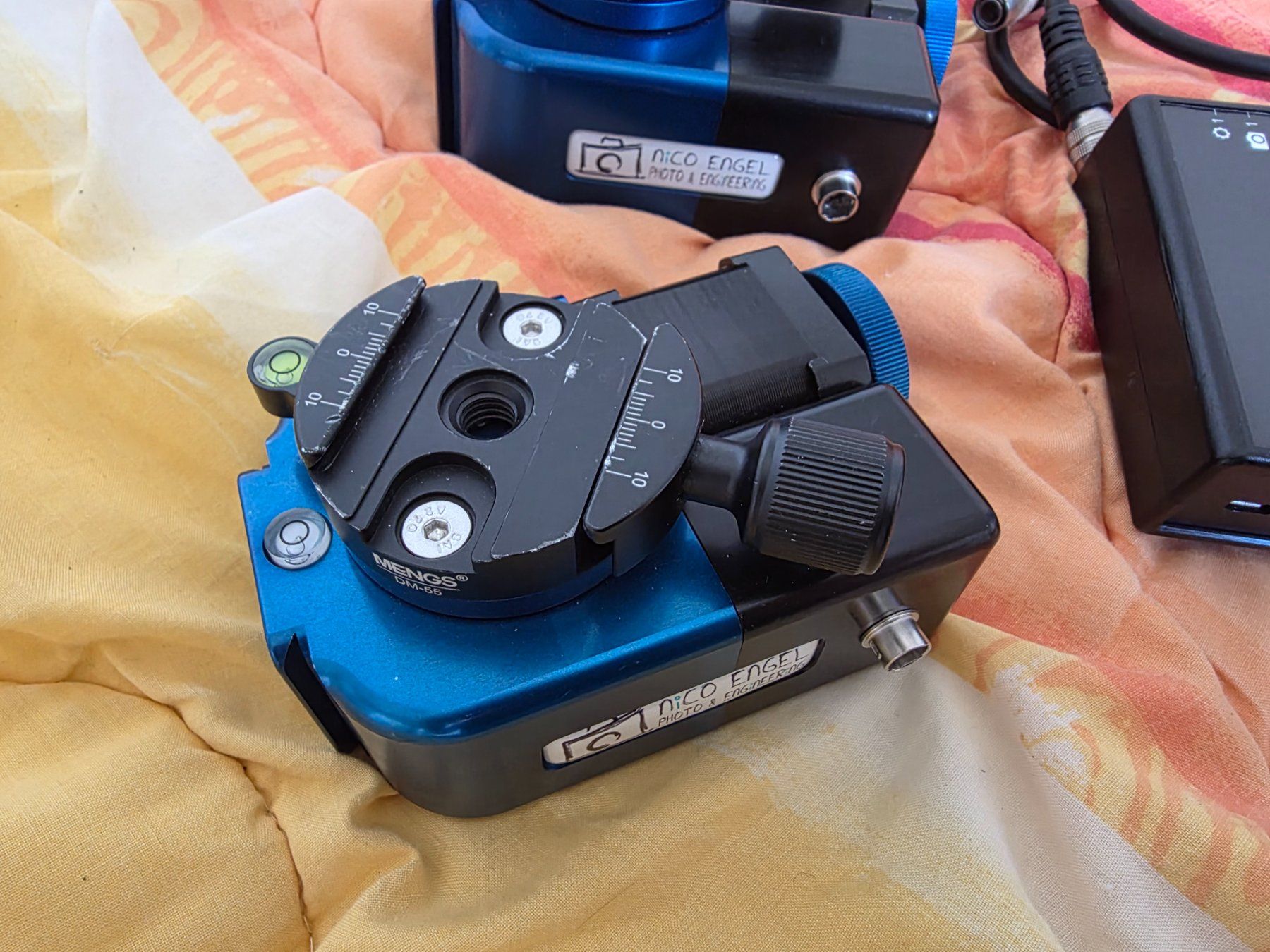 Appareil photo: Black Forest Motion Pan-Tilt mit Pine Motion Controller – D'occasion à Eiken par Marcovolt 3