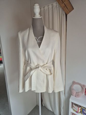 Blazer Zara mit Bindegurt beige Grösse M guter Zustand 