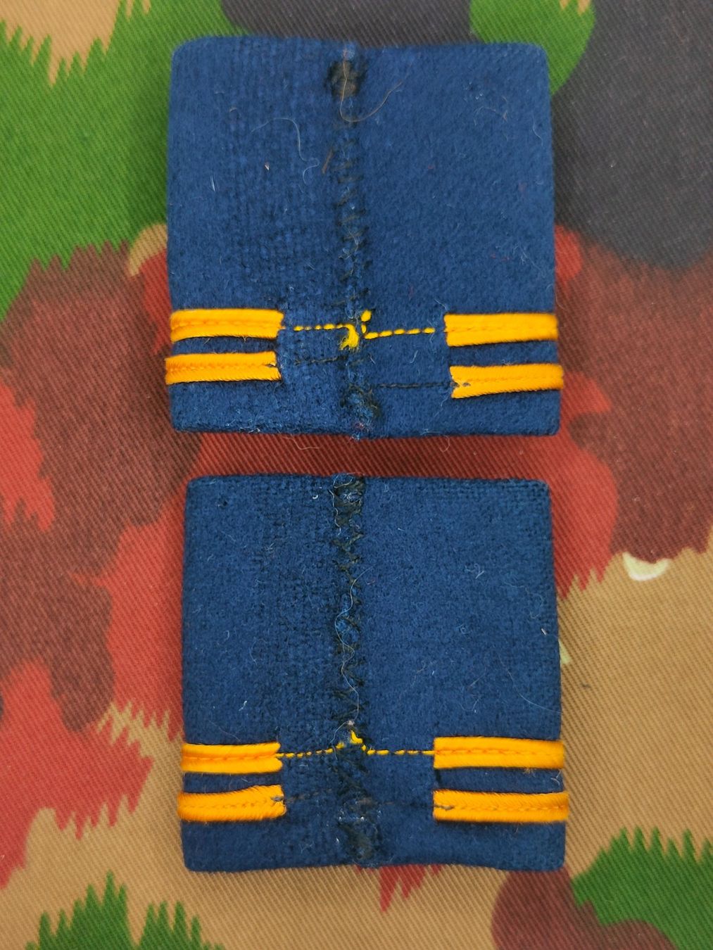 Schweizer Armee Plaketten & Abzeichen: Schulterpatten Oberleutnant Set (1) – Gebraucht aus Bauma von SwissMilitaria 1
