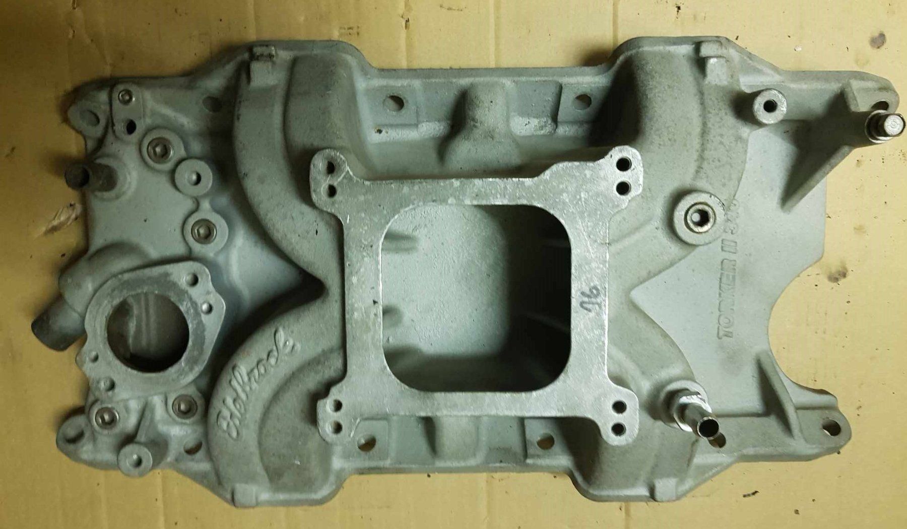 Mopar Tutti pezzi di ricambio auto: Mopar Edelbrock Torker II 340 Intake – Usato da Niedergösgen venduto da usc_tt5r