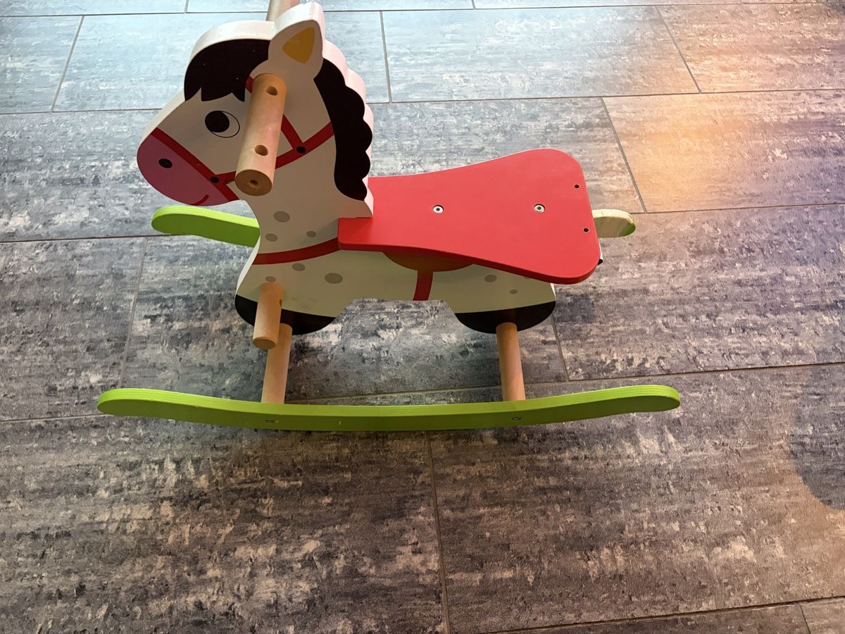 Jouets: Schaukelpferd Holz – D'occasion à Meierskappel par Tarmogoyf